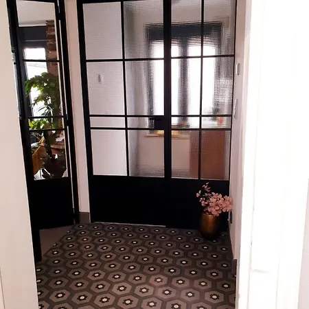 Apartment Vintage Meets Moderne