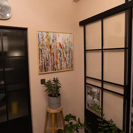 Apartment Vintage Meets Moderne